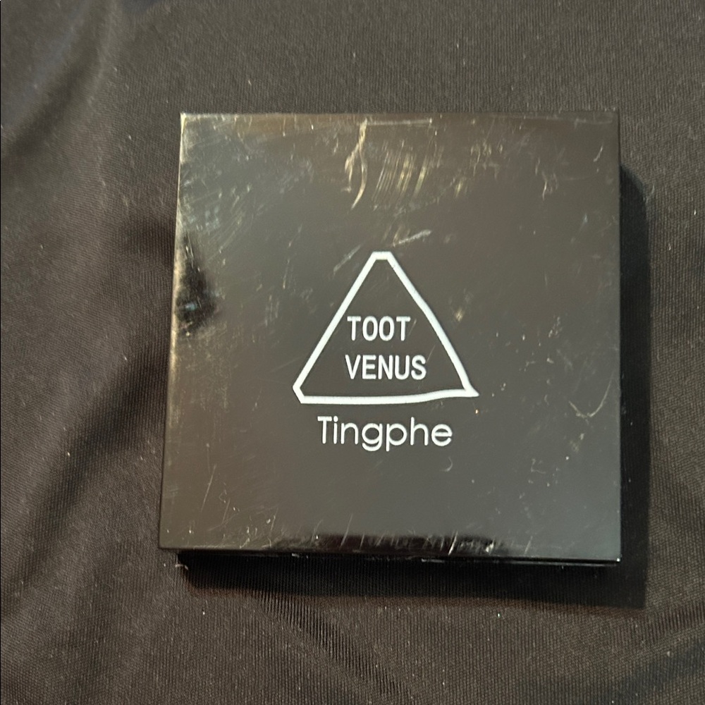 Toot Venus Eyeshadow Palette - Black